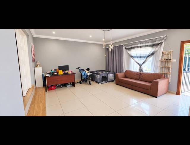 4 BEDROOM HOUSE FOR SALE IN THE REEDS